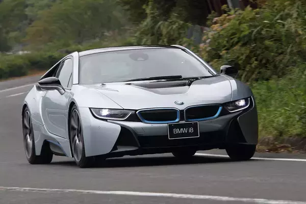 イマドキのクルマにも遊び心はある！　機能的には無意味な「なんちゃって装備」