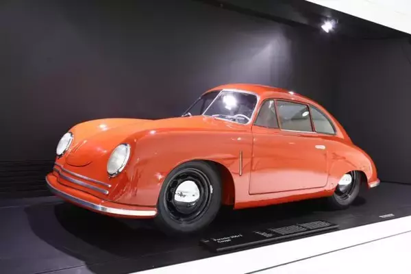 「70年前から同じカタチ！　ポルシェ911が姿を変えない理由とは？」の画像