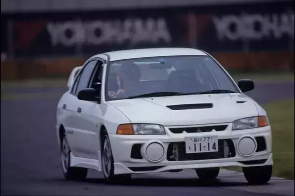 「280馬力規制があるからメーカーもファンも白熱！　1990年代の熱すぎるスポーツカー６台」の画像