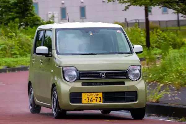 「総額200万オーバーの軽自動車だらけで小型普通車との差はほとんどなし！　それでもいま軽がバカ売れする理由とは」の画像