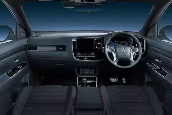 「ブラック基調でスポーティな三菱アウトランダーPHEVの特別仕様車「BLACK Edition」発売」の画像