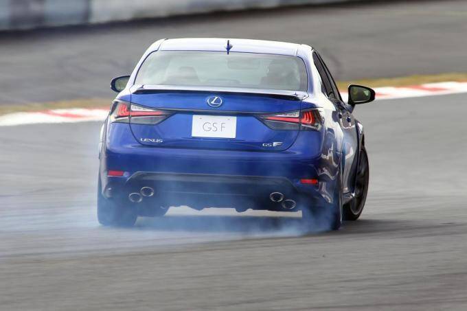 アリスト時代はバカ売れしたのになぜ衰退？　レクサスGSが消えるワケ