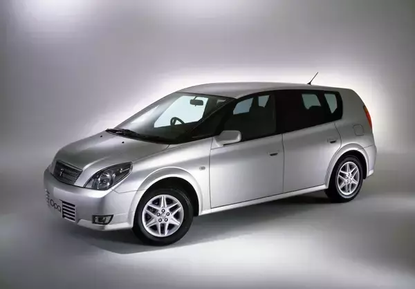 「CVTの夜明けを担った意欲作！　なのに１代限りで消滅した残念なクルマ４選」の画像