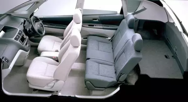 「CVTの夜明けを担った意欲作！　なのに１代限りで消滅した残念なクルマ４選」の画像