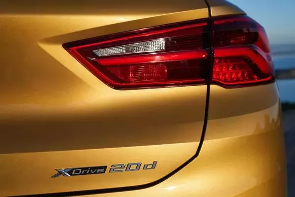 BMW X2に力強さと燃費性能を兼ね備えた新グレード「xDrive20d」を追加