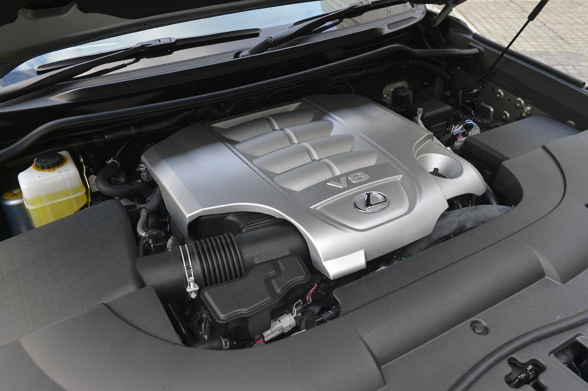 「燃費激ワル」でも存在を「悪」とは呼ばないで！　ガソリン使いまくりの「衝撃燃費」現行車５選