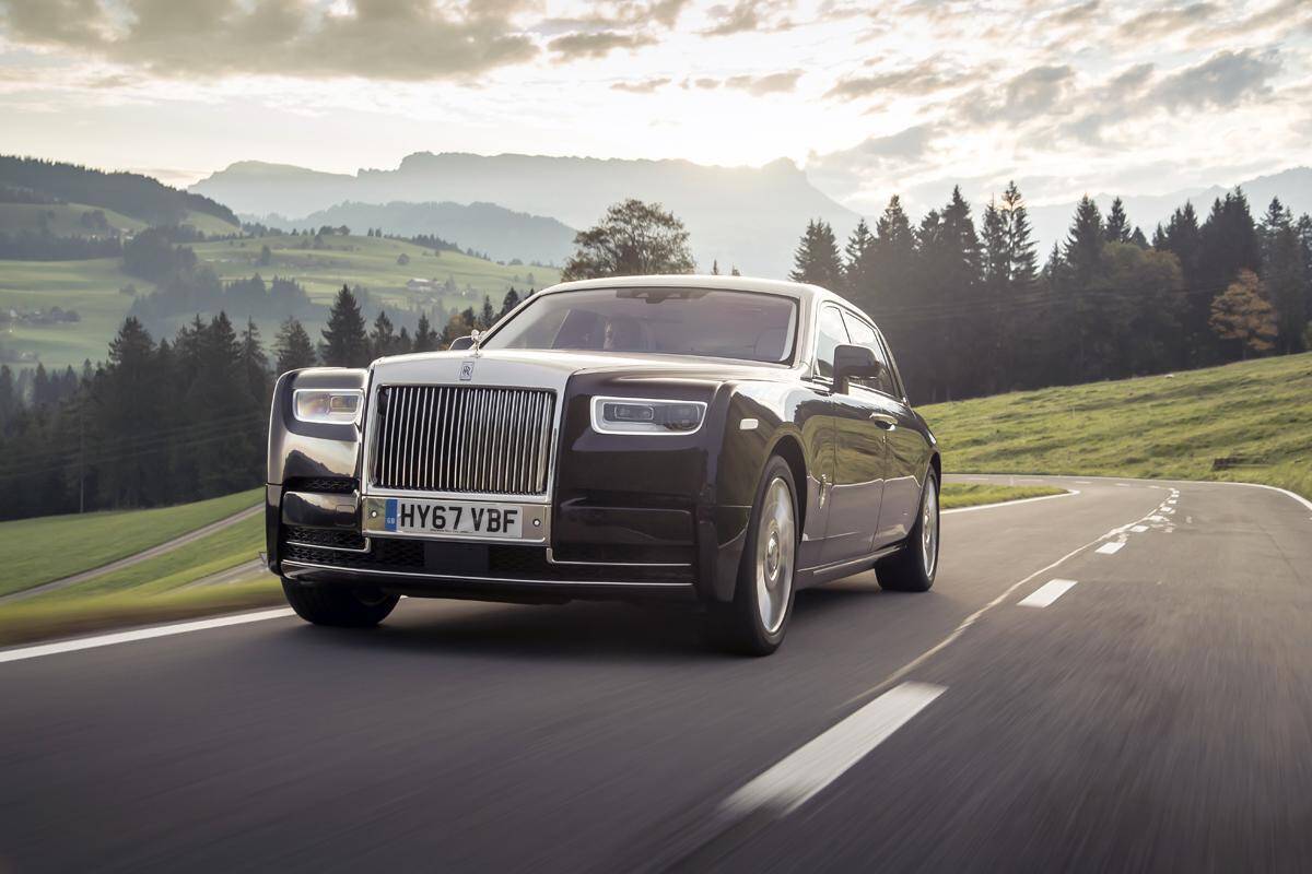 「燃費激ワル」でも存在を「悪」とは呼ばないで！　ガソリン使いまくりの「衝撃燃費」現行車５選