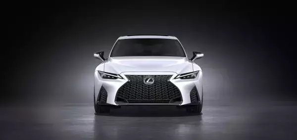 「新型レクサスISが世界初公開！　見た目はもちろん運動性能も大幅に向上し2020年秋ごろ日本市場へ投入」の画像