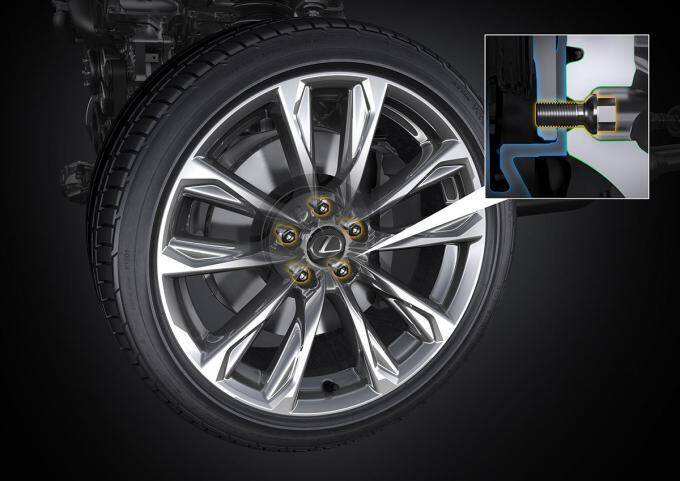 新型レクサスISが世界初公開！　見た目はもちろん運動性能も大幅に向上し2020年秋ごろ日本市場へ投入