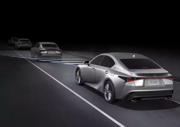 「新型レクサスISが世界初公開！　見た目はもちろん運動性能も大幅に向上し2020年秋ごろ日本市場へ投入」の画像