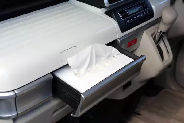 「なぜ軽自動車に惨敗？　軽より普通車が「便利装備」で劣るワケ」の画像