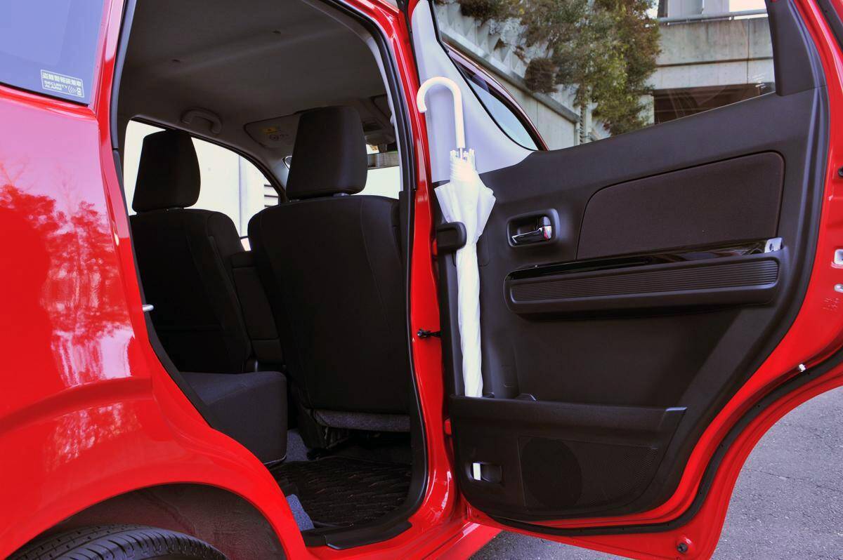 なぜ軽自動車に惨敗？　軽より普通車が「便利装備」で劣るワケ