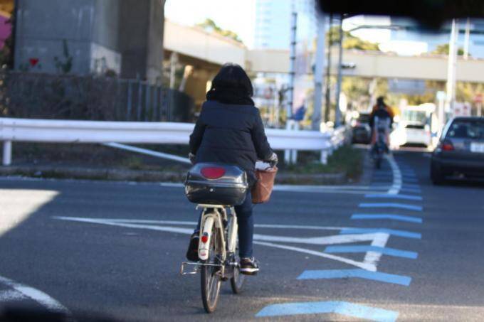 出会い頭 自転車 車 接触していない