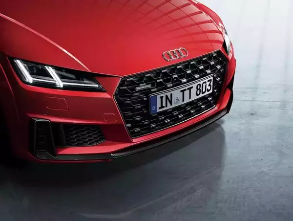 「とことんスポーティに仕立てたアウディTTの限定モデル「Sラインコンペティション」が150台のみ発売」の画像