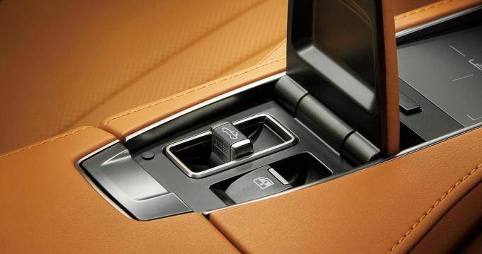 レクサスLC待望のコンバーチブルが登場！　内外装色にこだわった特別仕様車も60台限定で発売