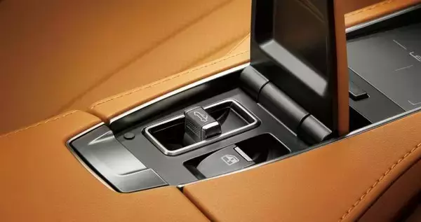 「レクサスLC待望のコンバーチブルが登場！　内外装色にこだわった特別仕様車も60台限定で発売」の画像