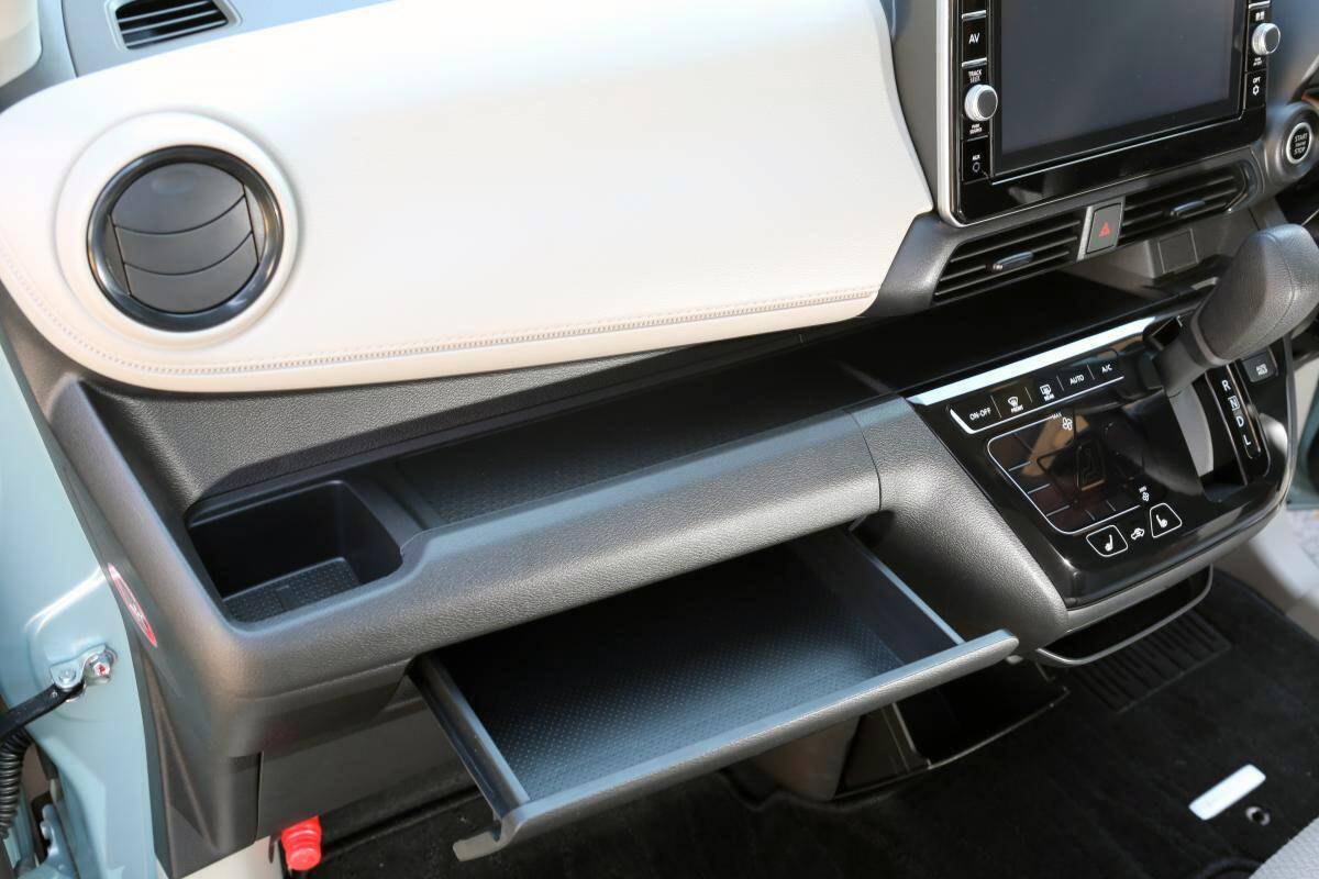 日本車ってやっぱりスゴかった！　世界の誰もマネできない「超おもてなし」装備７選