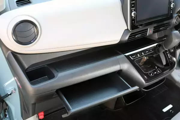 「日本車ってやっぱりスゴかった！　世界の誰もマネできない「超おもてなし」装備７選」の画像