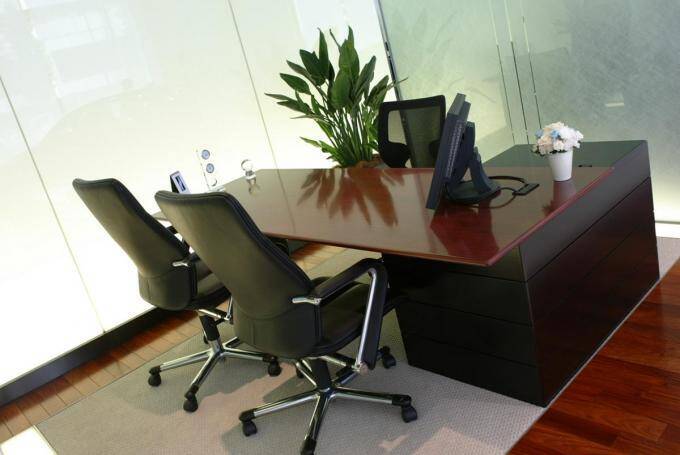 「おもてなし」が原則ゆえのコロナ禍での苦しい事情！　実質販売活動停止のとあるレクサス店の苦悩