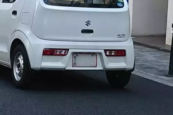 「話題となった「仮ナンバー問題」！　車検切れ車を合法的に動かせる許可証の「悪用」とは」の画像