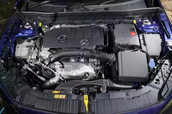「メルセデス・ベンツの人気SUV「GLA」が２代目に進化！　完全新型「GLB」もラインアップに追加」の画像