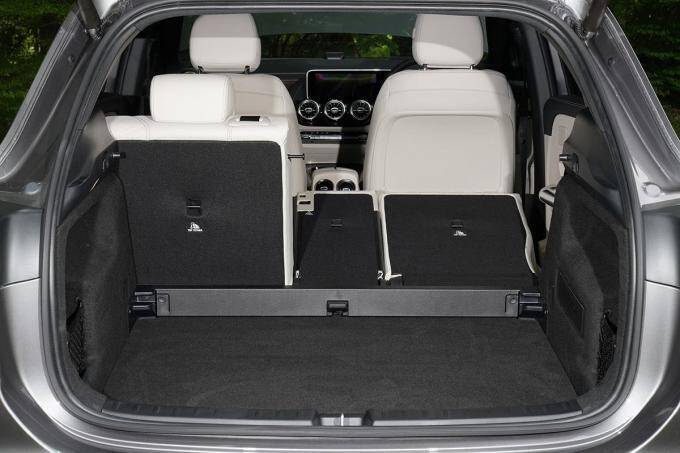 メルセデス・ベンツの人気SUV「GLA」が２代目に進化！　完全新型「GLB」もラインアップに追加