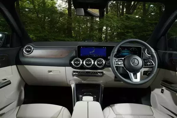 「メルセデス・ベンツの人気SUV「GLA」が２代目に進化！　完全新型「GLB」もラインアップに追加」の画像