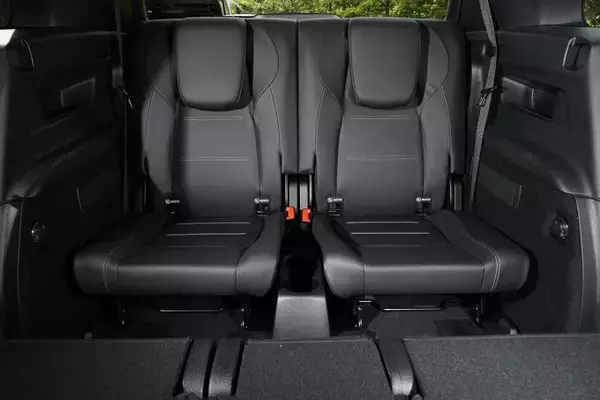 「メルセデス・ベンツの人気SUV「GLA」が２代目に進化！　完全新型「GLB」もラインアップに追加」の画像