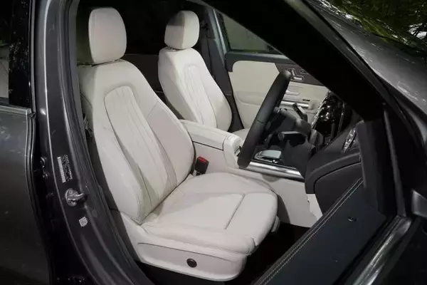 「メルセデス・ベンツの人気SUV「GLA」が２代目に進化！　完全新型「GLB」もラインアップに追加」の画像