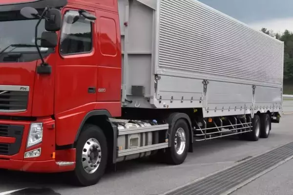 「「載るんだからいい」「バレなきゃOK」は通用しない！　トラックの「過積載」がもつ重大リスクと悲惨な事故とは」の画像