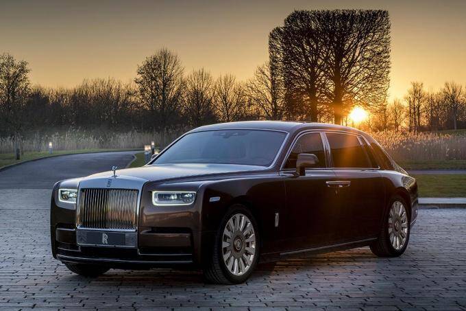 「後席重視」の常識に大きな変化！　いま高級セダンが続々「スポーティな走り」を追求するワケ