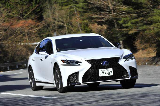 「後席重視」の常識に大きな変化！　いま高級セダンが続々「スポーティな走り」を追求するワケ