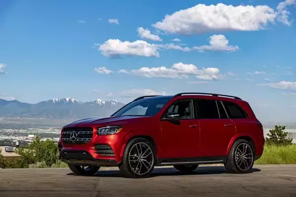 「「後席重視」の常識に大きな変化！　いま高級セダンが続々「スポーティな走り」を追求するワケ」の画像