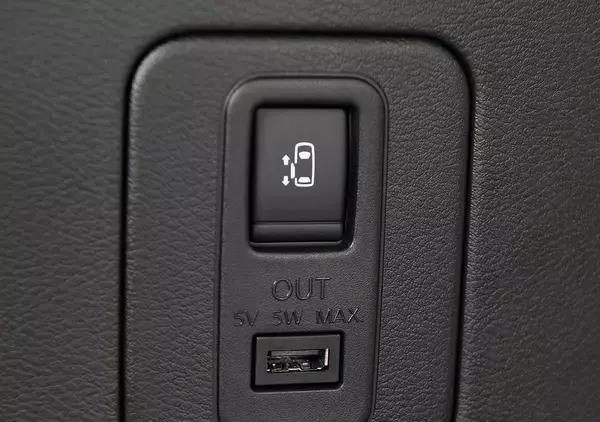 「イマドキは電動なだけじゃ足りない！　プラスαの機能が便利すぎる「スライドドア車」５選」の画像