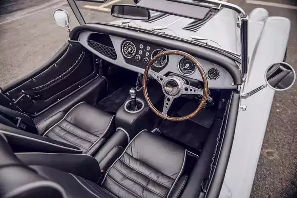 「「高くて豪華」なのになぜダメ？　1300万円超の高級車でもデートに不向きなモデル５台とその理由」の画像