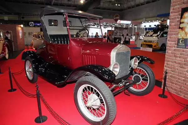 「「馬」の時代は左側通行！　世界が右側・左側通行に二分されたワケ」の画像