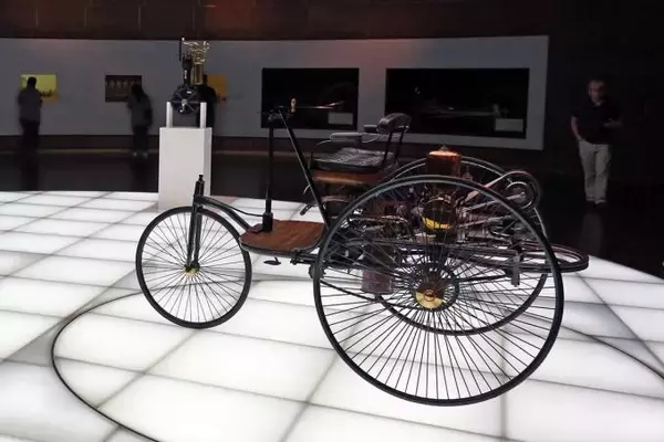 「「馬」の時代は左側通行！　世界が右側・左側通行に二分されたワケ」の画像