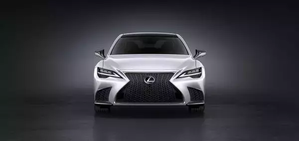 「新型レクサスLSが世界初公開！　静粛性と乗り心地を進化させ最先端の高度運転支援技術も搭載」の画像