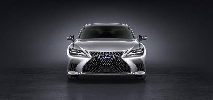 新型レクサスLSが世界初公開！　静粛性と乗り心地を進化させ最先端の高度運転支援技術も搭載