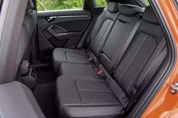 「新型アウディQ3が8月19日に発売！　SUV初となるスポーツバックも設定」の画像