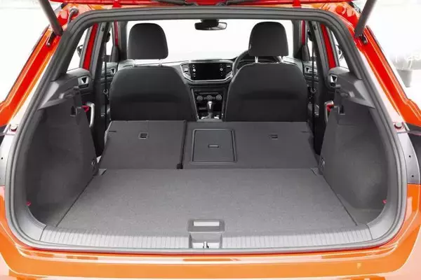 「ボディサイズはゴルフ並み！　VWの新型SUV「T-ROC」が日本市場で発売」の画像