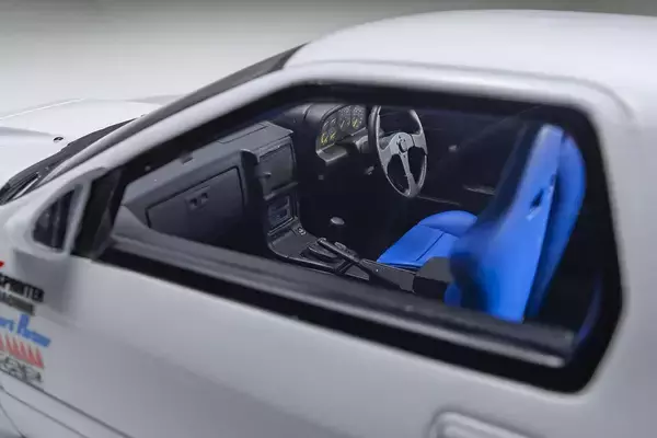 「京商の新作は頭文字D！　高橋涼介FC3Sが18分の1スケールで登場」の画像