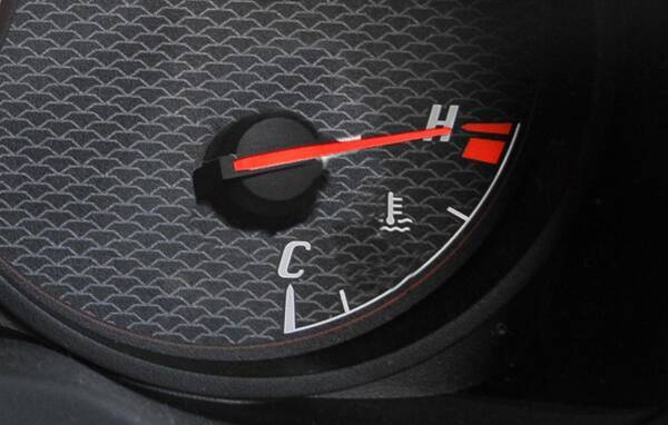 適当な対応はエンジンが オシャカ になることも 最新車でも起こるオーバーヒートの原因と対策 年7月22日 エキサイトニュース 適当な対応はエンジンが オシャカ になることも 最新車でも起こるオーバーヒートの原因と対策 年7月22日 エキサイトニュース