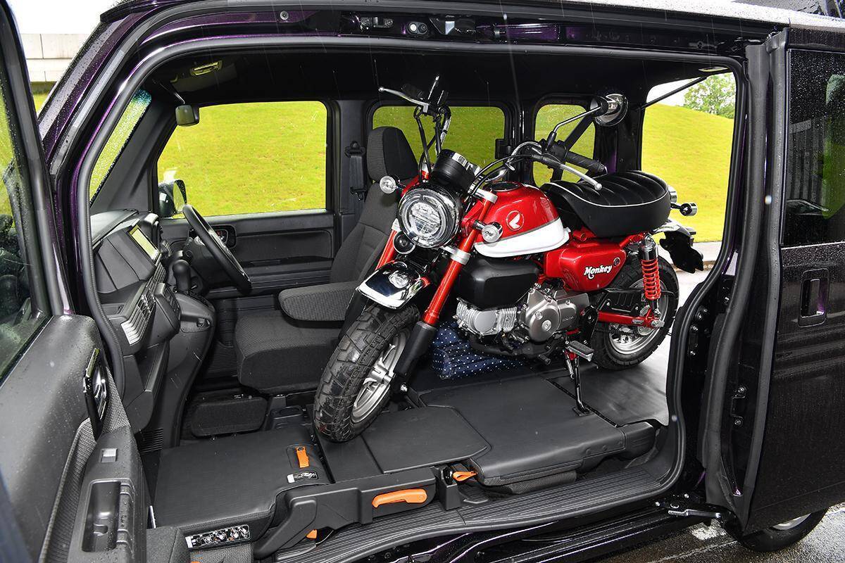 ライバルの「マネ」はしない！　あえて「ハズシ」で勝負をかけた国産車３台の成功と失敗