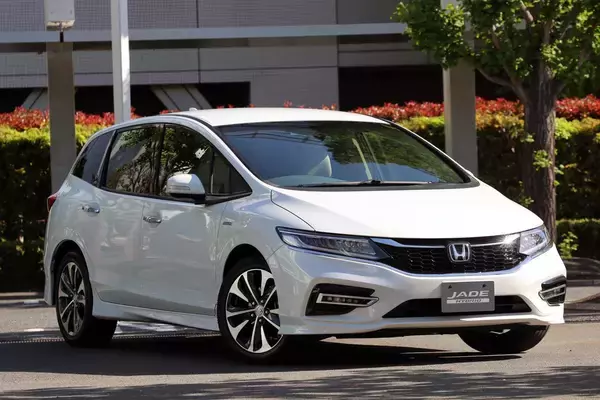 ライバルの「マネ」はしない！　あえて「ハズシ」で勝負をかけた国産車３台の成功と失敗