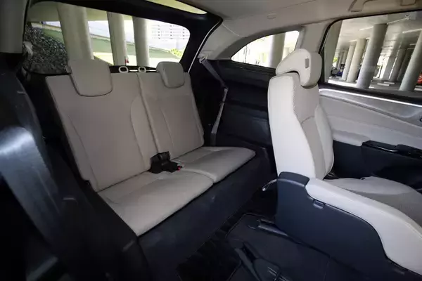 「ライバルの「マネ」はしない！　あえて「ハズシ」で勝負をかけた国産車３台の成功と失敗」の画像