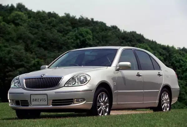 「セダンの復権を狙うがあえなく撃沈！　１代限りで消えた「残念な」21世紀のチャレンジャー４選」の画像