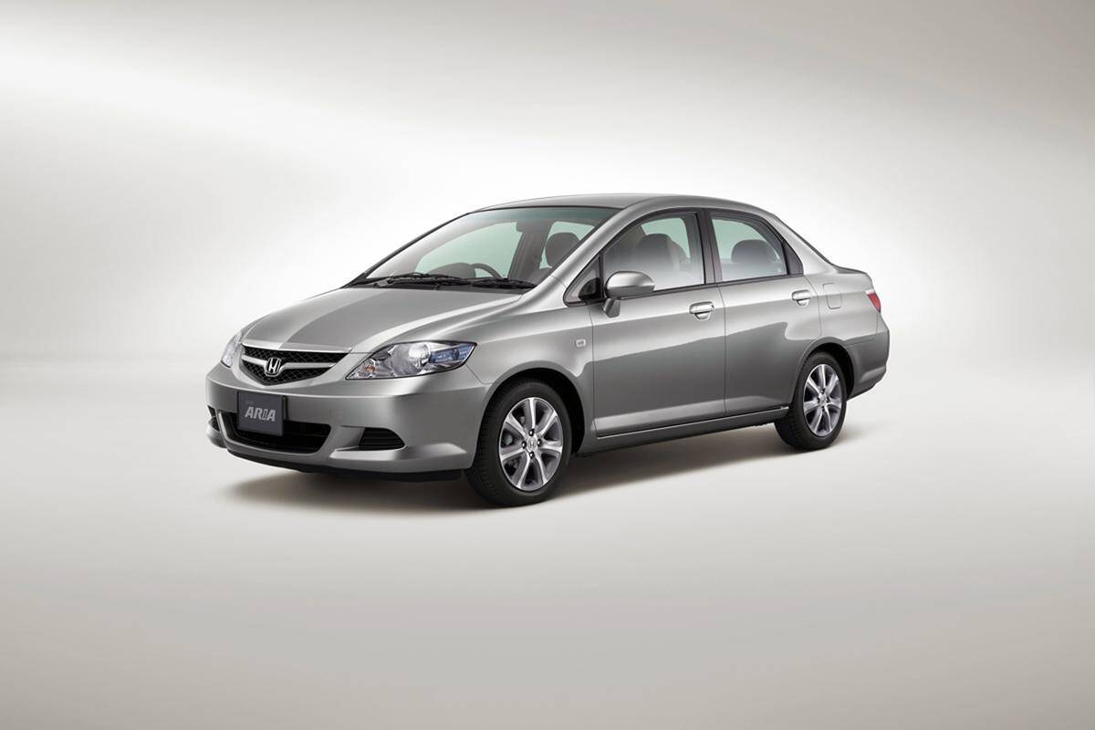 セダンの復権を狙うがあえなく撃沈！　１代限りで消えた「残念な」21世紀のチャレンジャー４選