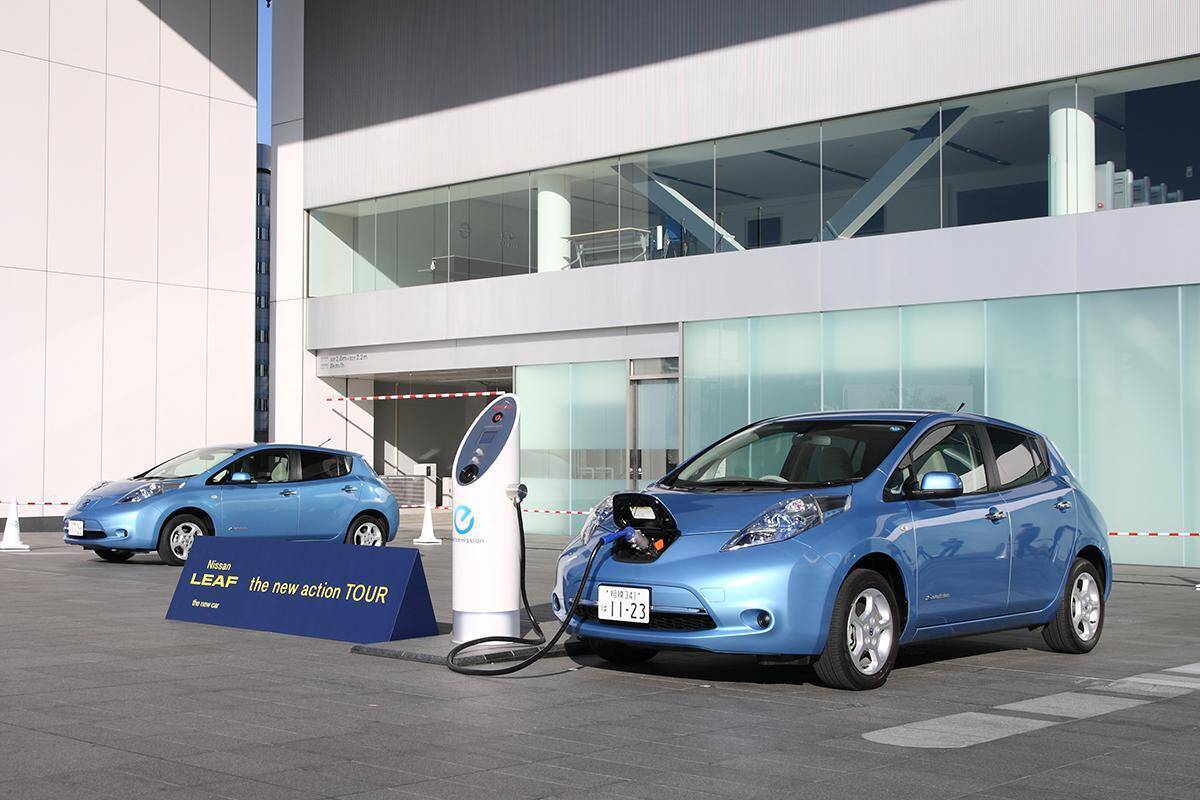 リーフに続きアリア投入で日産だけが突っ走る！　なぜ「それ以外」の国産メーカーは「EV」に本腰を入れないのか