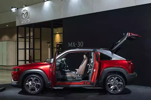 「大注目のマツダMX-30が今秋日本市場へ導入決定！　マイルドHVもラインアップに追加」の画像